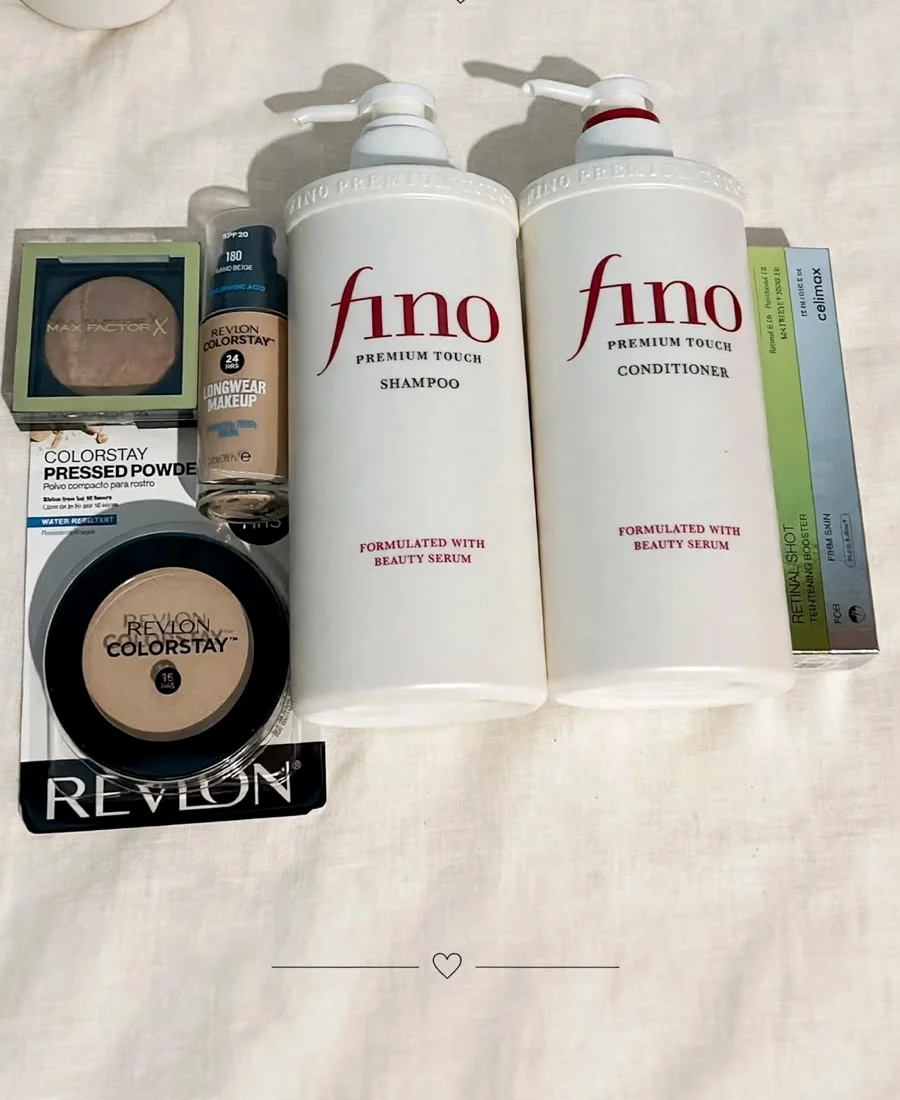 Produtos de beleza e cuidados pessoais preparados para envio.